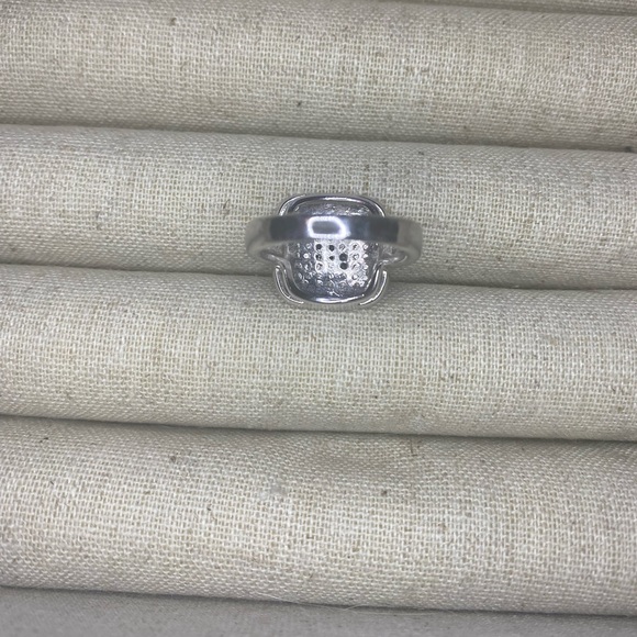 Black and White Diamond Ring in Sterling Silver. Size 7 - Picture 3 of 4